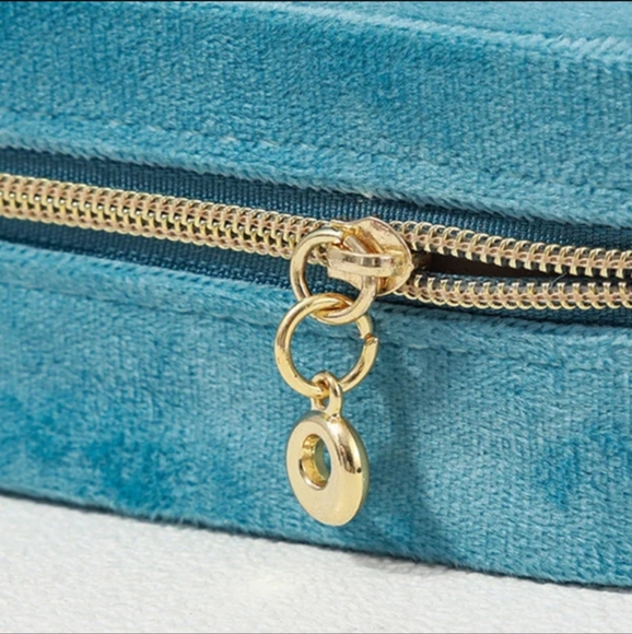 🆕Blue Velvet Jewelry Box - Picture 2 of 7